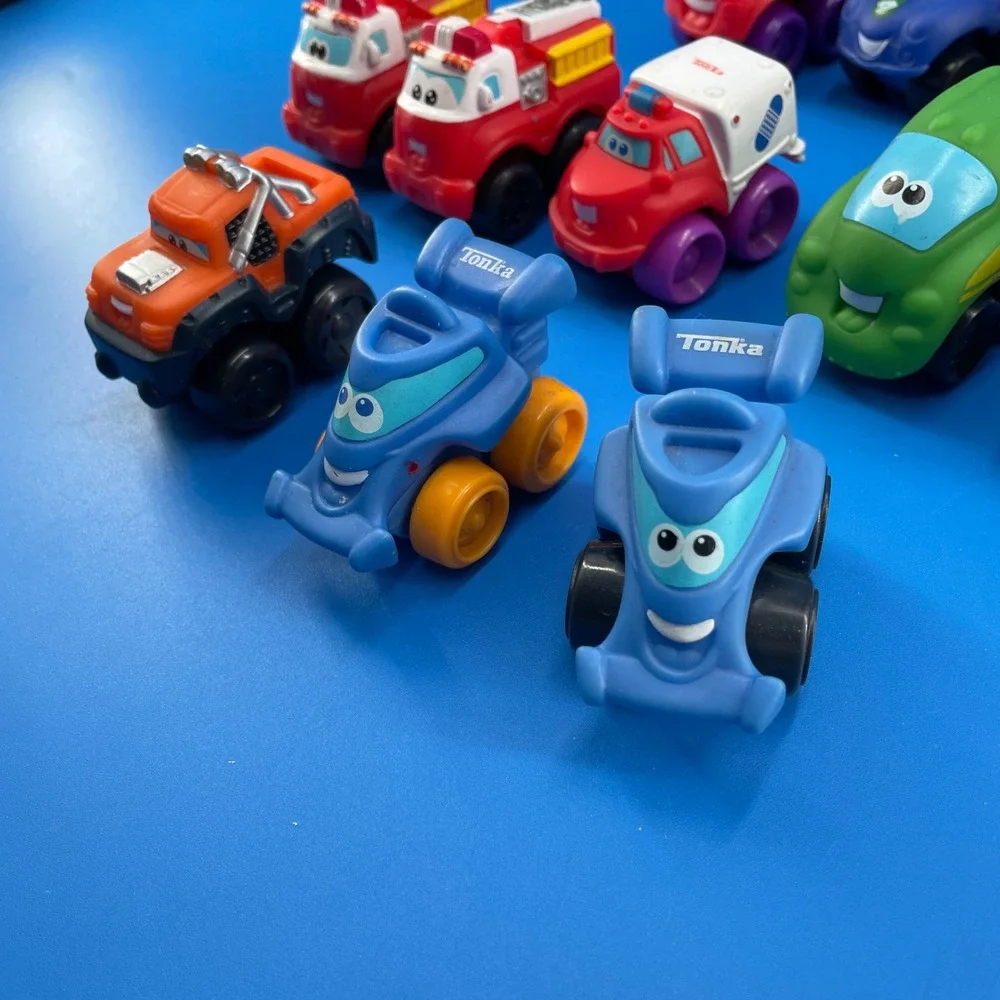 Mixed Lot Tonka Chucky Friends Vehicles & Plastic Rainbow Counters Manipulatives